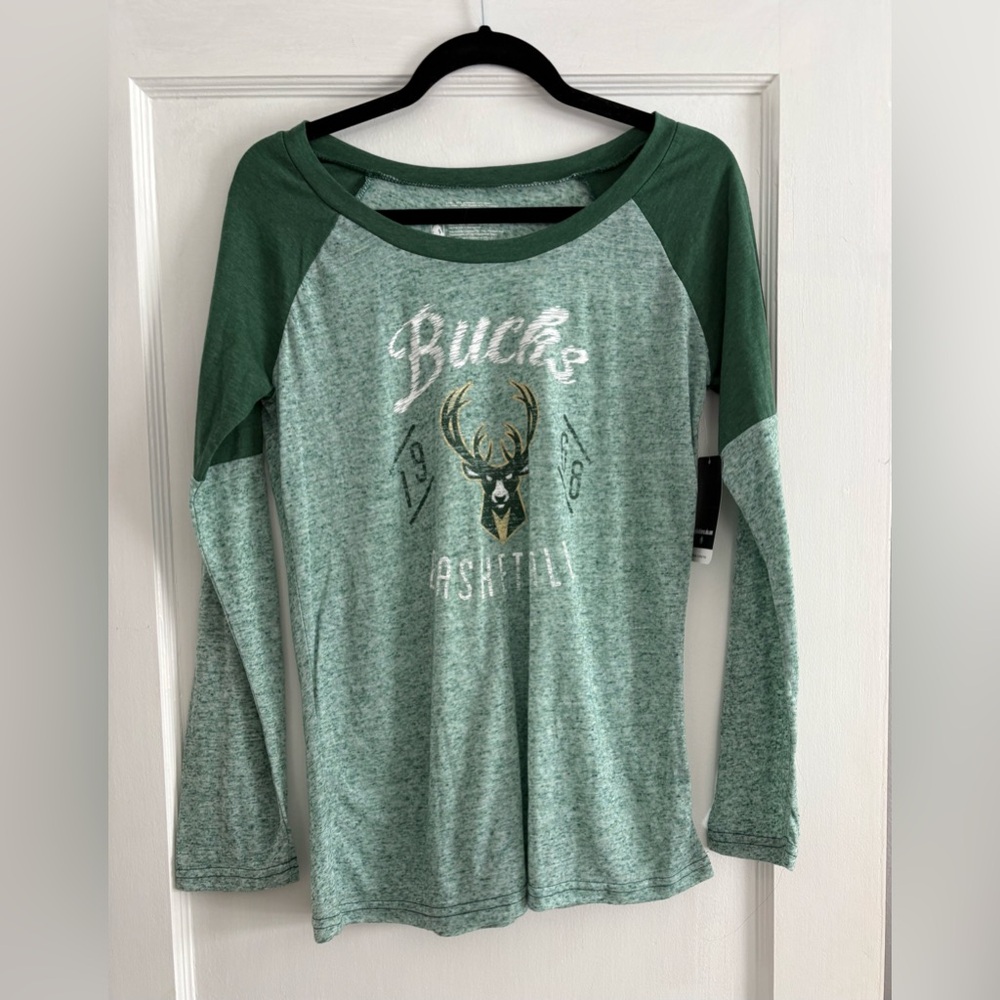 NWT Women's NBA Milwaukee Bucks Long-Sleeve T-Shirt Size Large